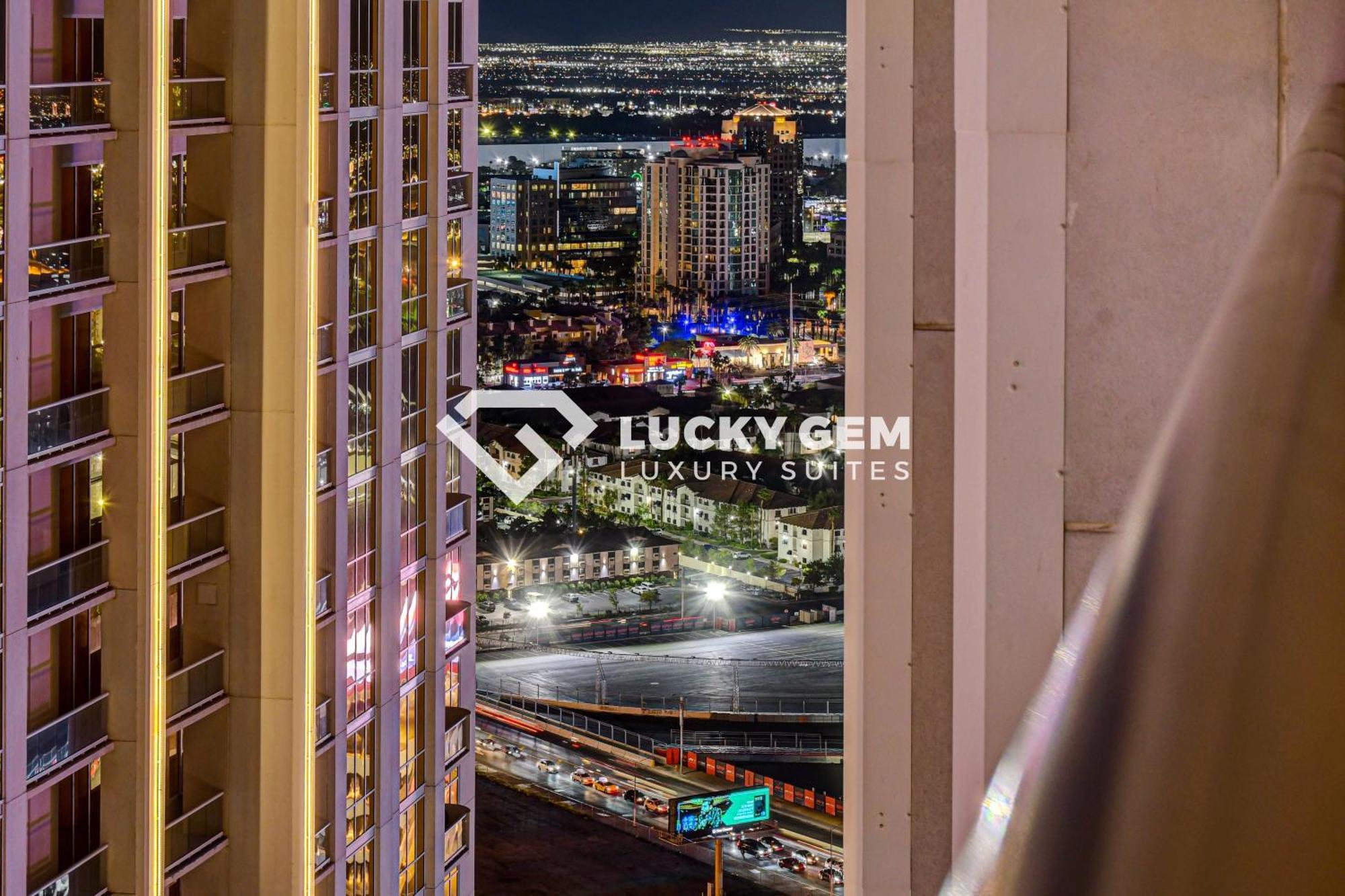 Lucky Gem Penthouse & Luxury Suites At Signature Resort, Balcony Strip View 3505 Las Vegas Exteriör bild